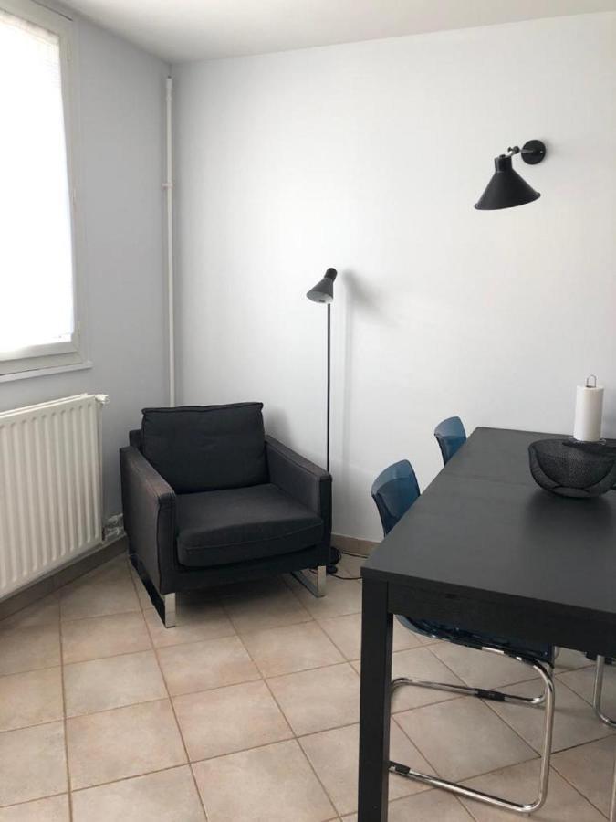 Chambre Paisible Tout Confort Bed & Breakfast Courcouronnes Bagian luar foto